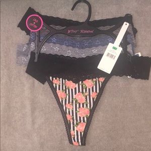 Betsey Johnson 5 Pack Thong